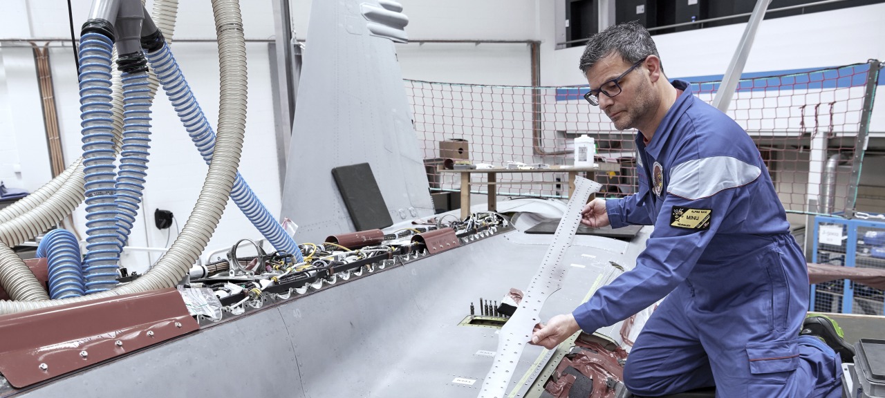 AR_19_Story_MRO_CH_FA18_2