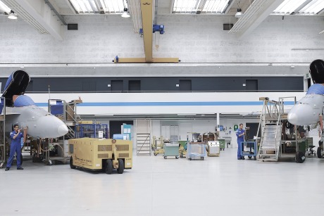 AR_19_Story_MRO_CH_FA18_1